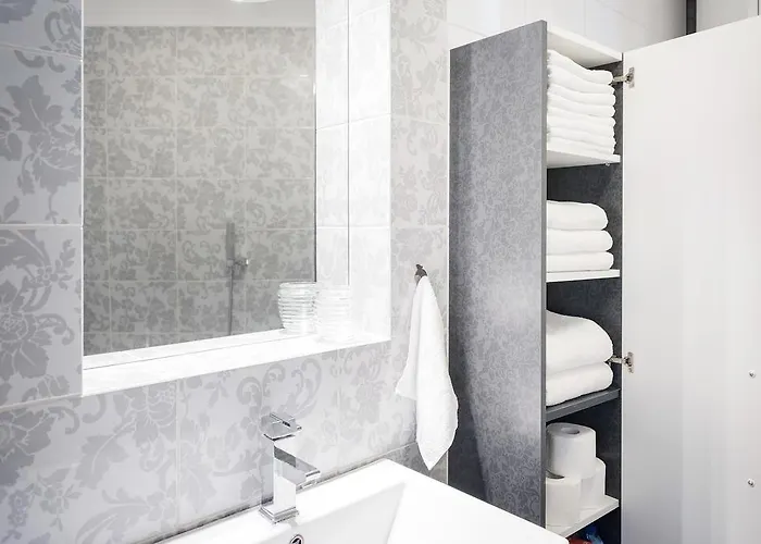 Hieronim - By The Vistula River * كراكوفيا